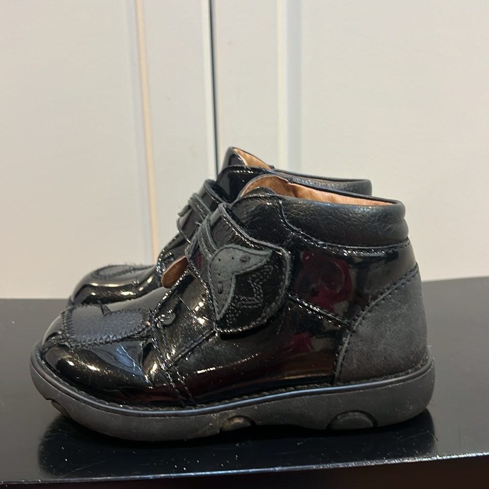 EUC! Umi Toddler Girls size 27 (10) Black, Boots walker patent leather - Picture 3 of 7